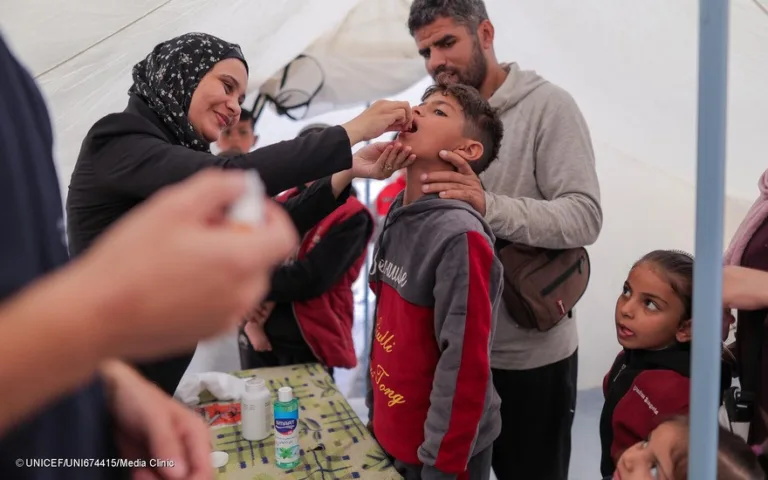 Gaza intensifica la vacunación contra la polio para frenar el brote del virus
