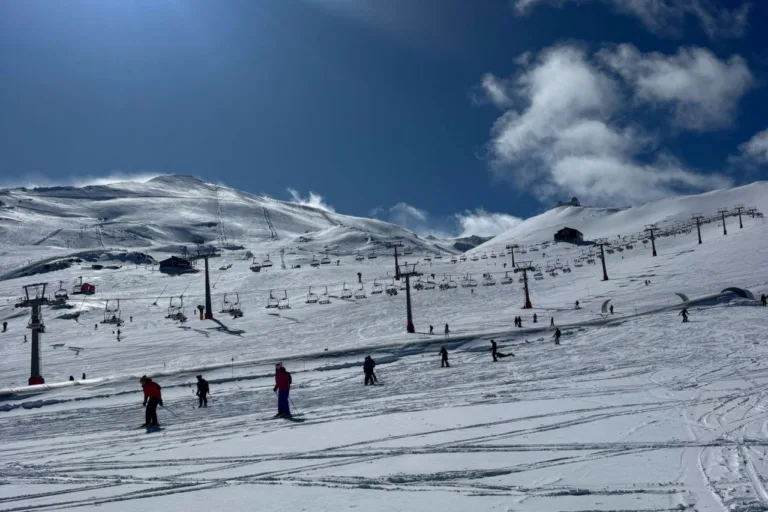 Jóvenes de Mula disfrutan de un fin de semana de esquí en Sierra Nevada