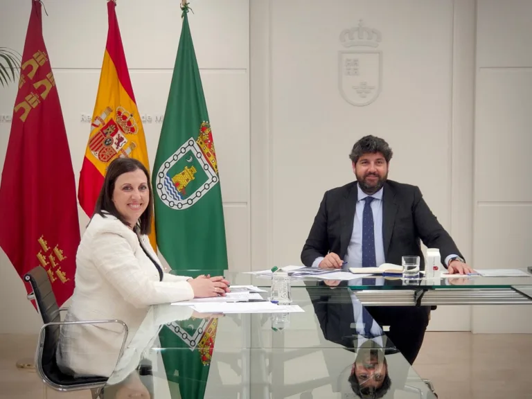 Ceutí reclama a López Miras una piscina pública, mejoras rurales y conexión segura con Los Torraos