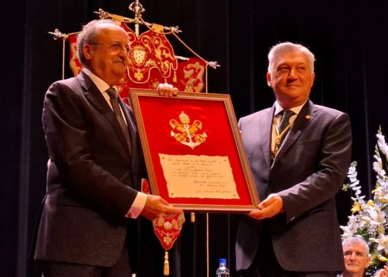 Entregado el XXXIII Gallo de Oro en una emotiva gala en Alcantarilla pregonada por un cartagenero