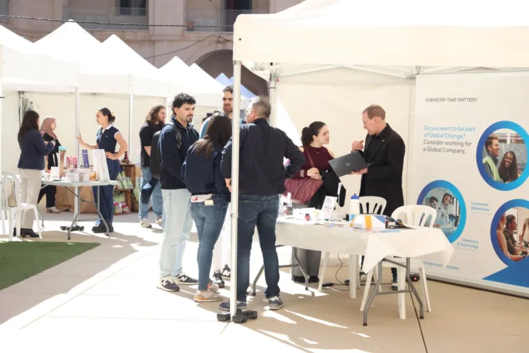 Dos de cada tres prácticas en la UPCT son remuneradas y el 30% acaban en contrato laboral