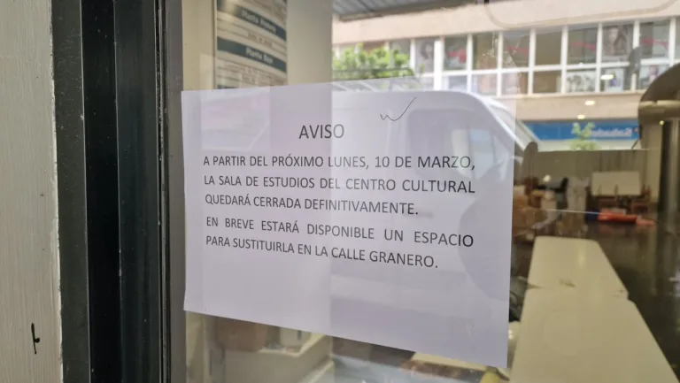 Más de 100 estudiantes de Lorca abandonados tras el cierre de la sala de estudio del Centro Cultural
