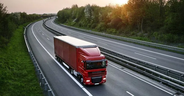 Estalla el conflicto en el transporte por carretera: la patronal bloquea el convenio y rechaza el arbitraje