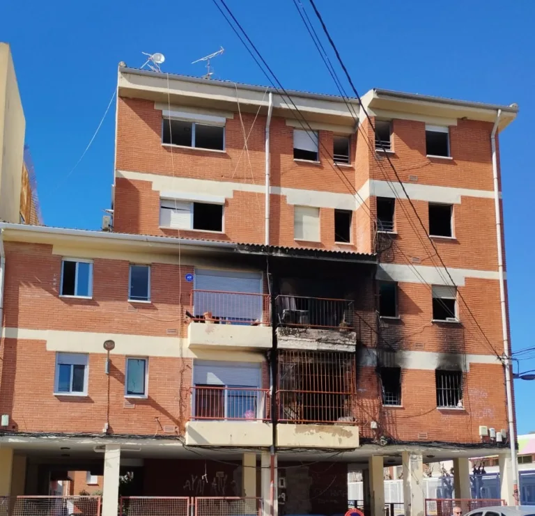 El PSOE exige soluciones inmediatas para las familias afectadas por el incendio en Molina de Segura
