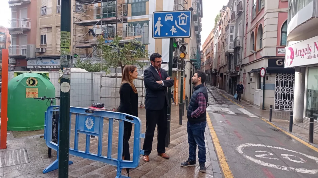 El PSOE propone revisar de forma urgente la ordenación del tráfico en el barrio de San Nicolás