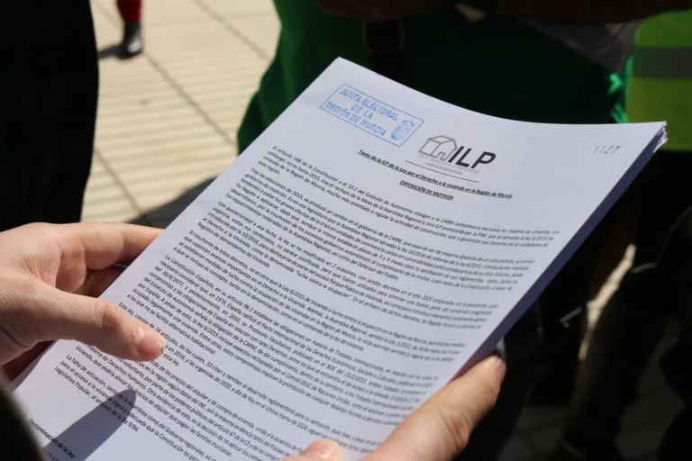 Francisco Lucas anuncia que el PSRM-PSOE se suma a la recogida de firmas para exigir al Gobierno regional el desarrollo de la Ley de Vivienda