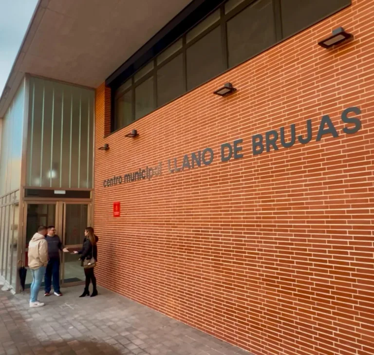El PSOE exige la apertura inmediata del centro municipal de Llano de Brujas tras casi un año de abandono