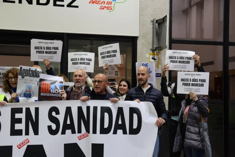 El PSOE reitera su apoyo al personal sanitario del Hospital Rafael Méndez y exige soluciones inmediatas