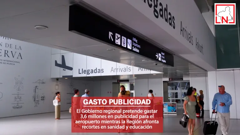 El Gobierno regional pretende gastar 3,6 millones en publicidad para el aeropuerto mientras la Región afronta recortes en sanidad y educación