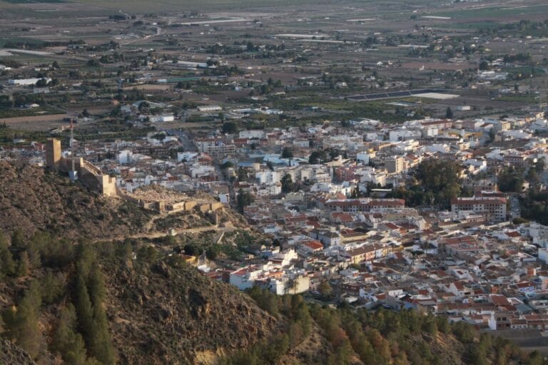 Alhama vuelve a latir tras el caos del PP