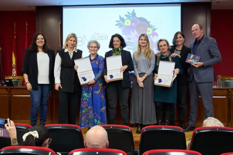 ICAMUR entrega los I Premios 'Mujeres que Inspiran' a Rosa Belmonte y Ana Ros en el Día Internacional de la Mujer