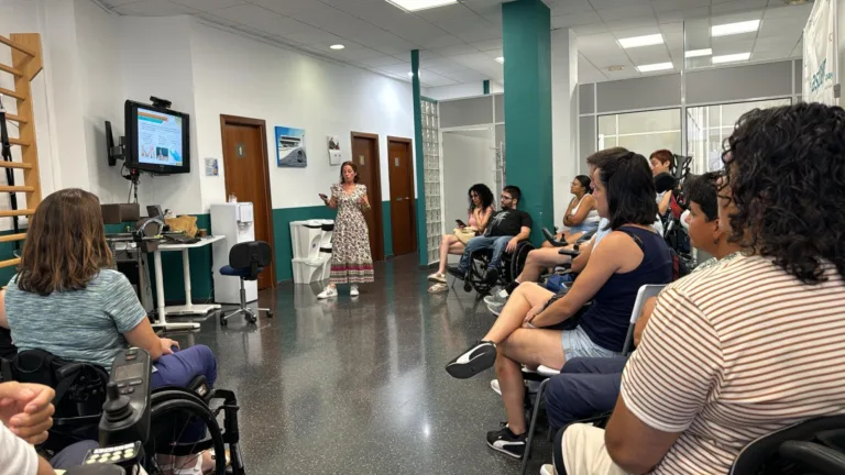 ASPAYM lanza una guía pionera para mejorar el bienestar de las personas cuidadoras