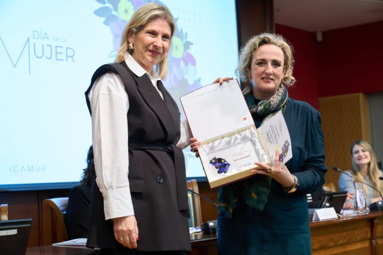 ICAMUR entrega el I Premio del Certamen de Relatos "Las Voces de la Abogacía" en el marco del 8M