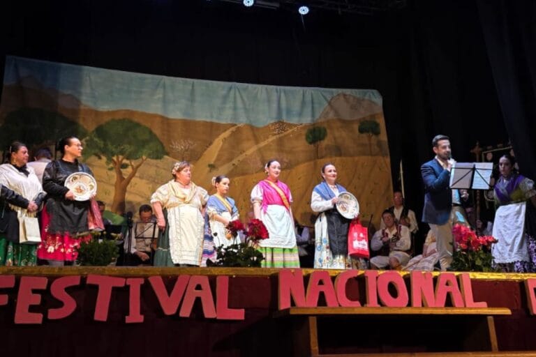 El Festival Nacional de Folklore llena de música y tradición el Teatro Lope de Vega de Mula