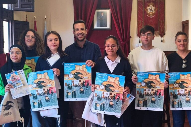Mula premia el talento joven en la Tamborada Infantil con un concurso de dibujo escolar
