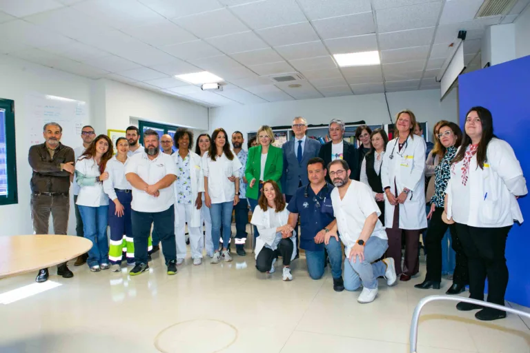 El consejero inaugura una renovada zona materno-infantil y plantea la creación de un SUAP en respuesta a una demanda histórica