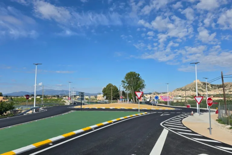 La infraestructura, con una inversión de 468.000 euros, responde a una demanda histórica de los vecinos