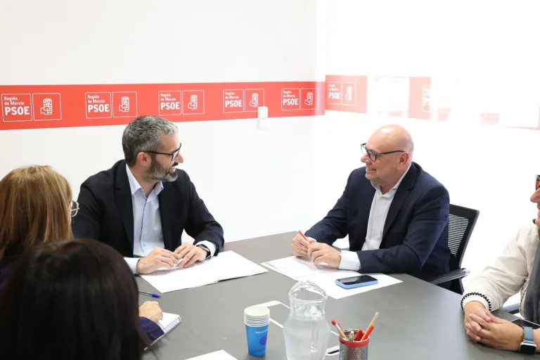 Francisco Lucas acusa a López Miras de bloquear la Región por someterse a Vox