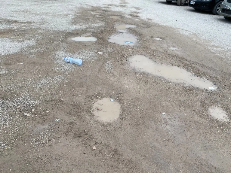 El PSOE denuncia el abandono del aparcamiento de Martín Morata en plena Semana Santa