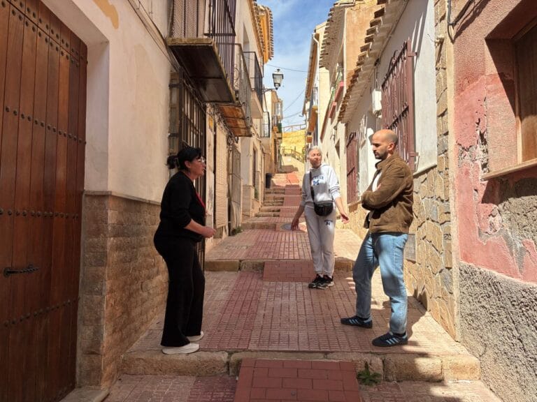 El PSOE exige a Fulgencio Gil una intervención urgente en la calle Alta de Lorca por abandono y falta de accesibilidad