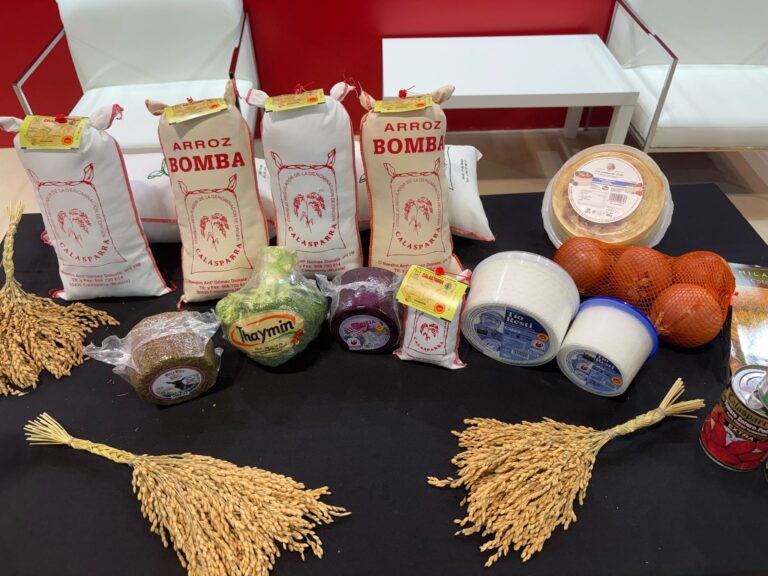 Calasparra conquista el Salón Gourmets con su arroz D.O.P. y talento culinario local.
