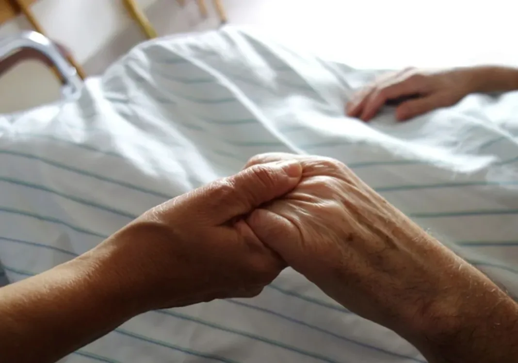IU-V acusa al PP de usar a los enfermos de cáncer como moneda de cambio con la sanidad privada
