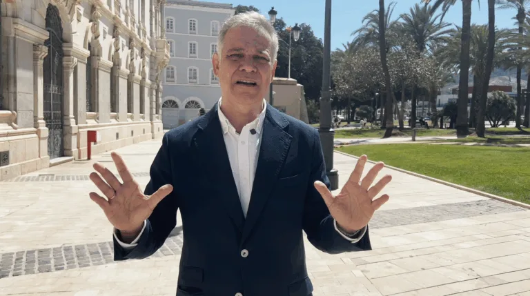 El PSOE denuncia que Cartagena sufrirá otro verano sin sombra en su centro histórico