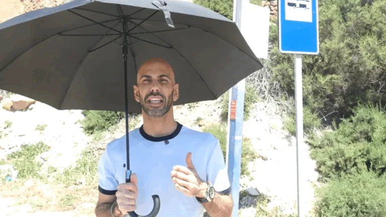 El PSOE exige marquesinas en las paradas de autobús para proteger del sol a los usuarios