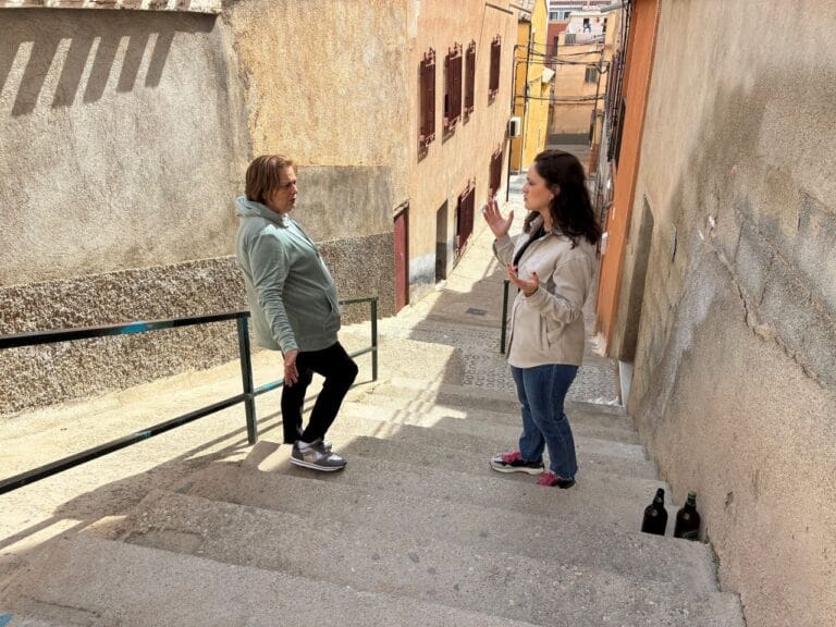 El PSOE de Lorca denuncia el abandono de la calle Martínez de Lara y exige su arreglo inmediato