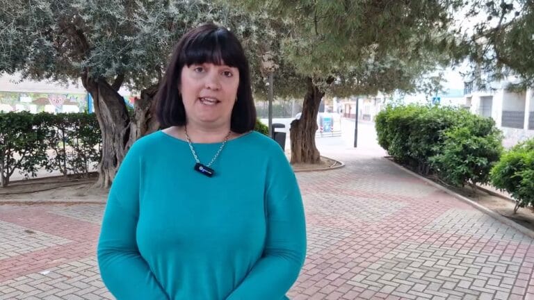 El PSOE de Alhama exige la dimisión inmediata de María Cánovas por adjudicaciones irregulares