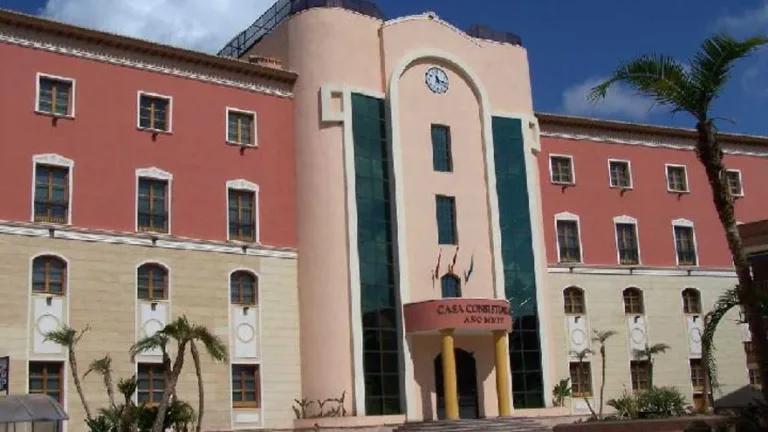 El interventor exige adaptar la tasa de basura en Los Alcázares antes de abril de 2025