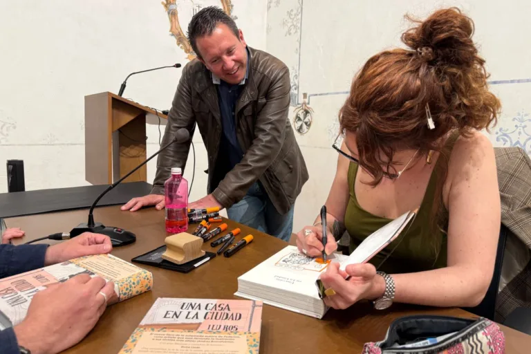 Ilu Ros presenta en Mula su nuevo libro: una novela gráfica sobre el regreso, la pérdida y la identidad