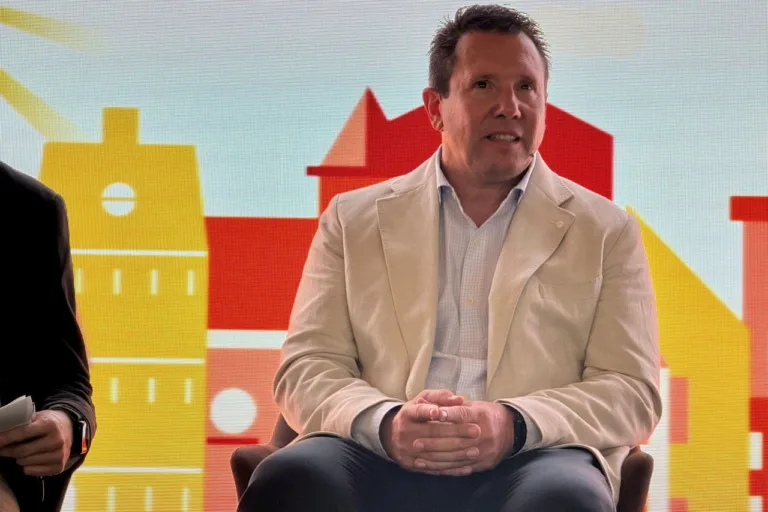 Mula exige igualdad territorial y reindustrialización en el II Foro de Municipalismo