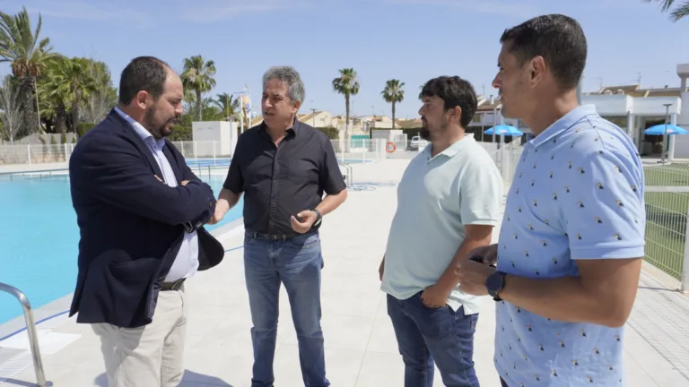 La piscina Ola Azul de Los Alcázares abre la temporada de verano este domingo 1 de junio