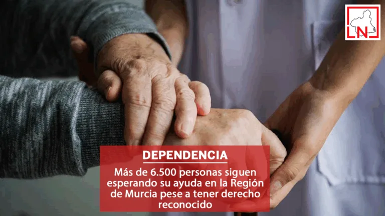 Más de 6.500 personas siguen esperando su ayuda en la Región de Murcia pese a tener derecho reconocido a la dependencia