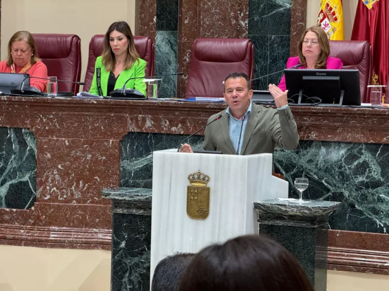 El PSOE acusa al PP de usar el trasvase como arma política y votar sin aportar soluciones