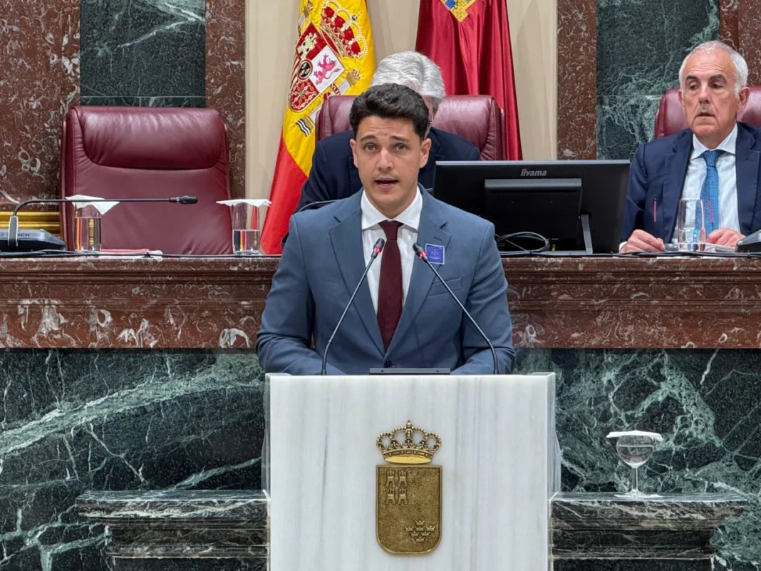 El PSOE logra que la Asamblea apruebe incluir las distrofias de Duchenne y Becker en la Ley ELA