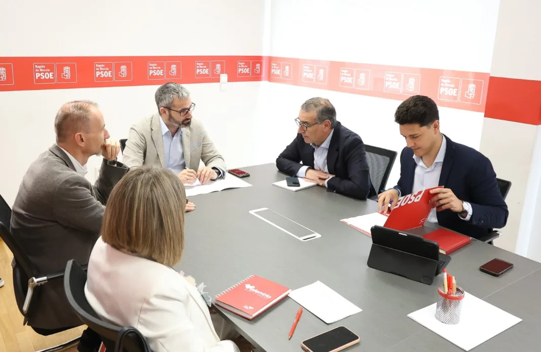 FOTO_ReuniónUniversidades El PSRM exige a López Miras desbloquear los presupuestos para garantizar la financiación de las universidades públicas