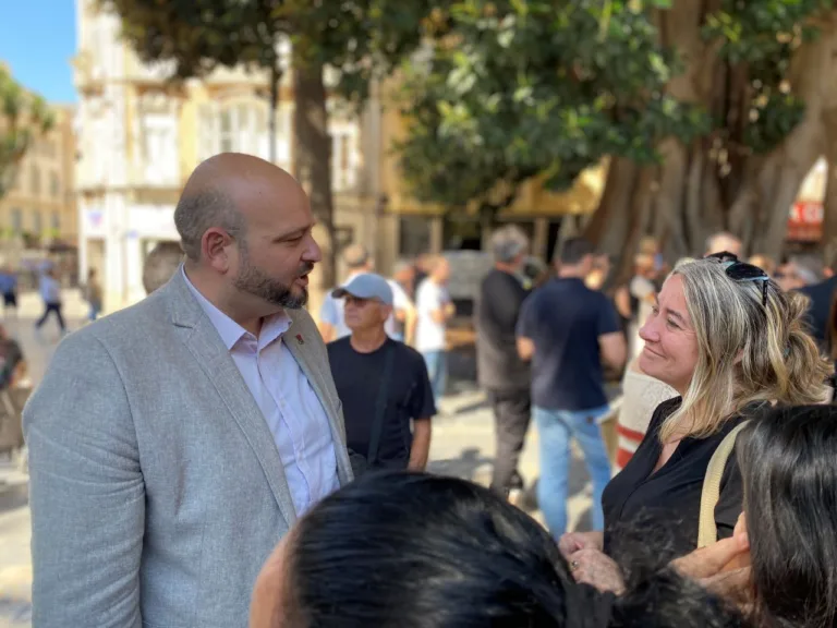 El PSOE exige garantizar servicios básicos a los residentes del camping Villas Caravaning