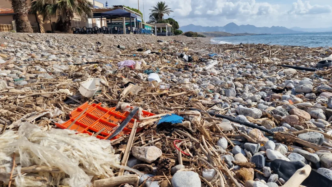 El PSOE denuncia el abandono de las playas de Lorca y exige una actuación urgente al Ayuntamiento