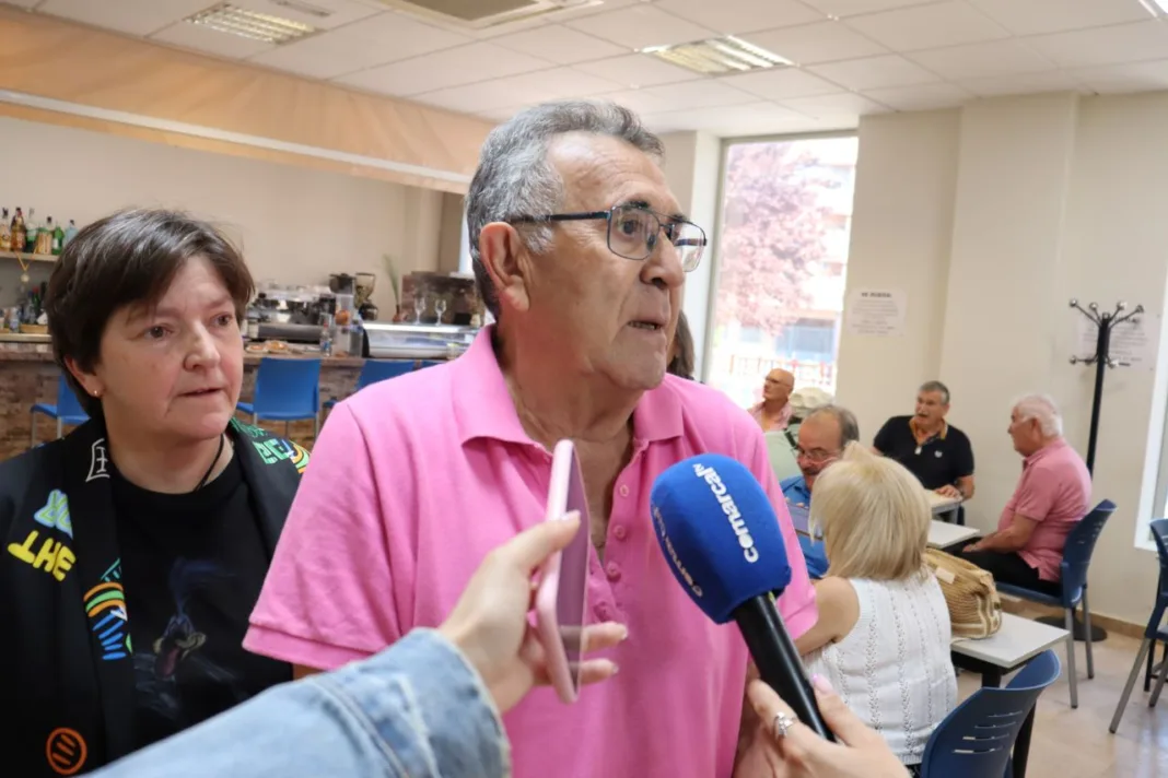 Imágenes Vecinos Centro Cívico San Cristóbal (2) (002) El PSOE de Lorca denuncia la “insostenible” falta de aire acondicionado en el Centro Cívico de San Cristóbal y exige una solución urgente