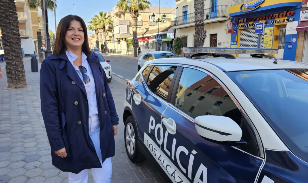M Carmen Guevara concejal Policía Los Alcázares pone en marcha charlas informativas sobre seguridad ciudadana dirigidas a toda la población