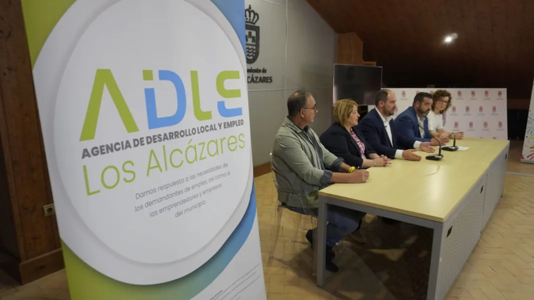 Los Alcázares pone en marcha el programa ‘Forma Plus’ para mejorar el empleo y la formación de sus vecinos Los Alcázares pone en marcha el programa ‘Forma Plus’ para mejorar el empleo y la formación de sus vecinos