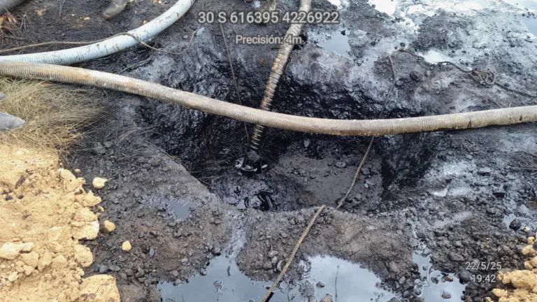 Un vertido en el oleoducto Cartagena–Puertollano afecta a 4.000 metros cuadrados en Calasparra