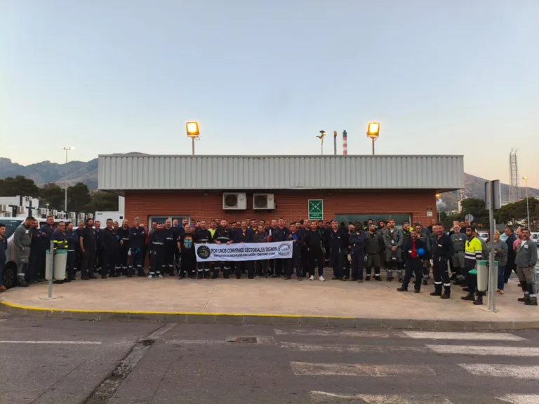 Las empresas auxiliares mantienen sus protestas en Escombreras y Sabic para exigir mejoras laborales