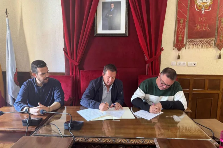 Mula renueva su apoyo a la Asociación de Tamboristas con un nuevo convenio de colaboración
