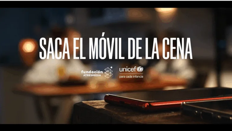 ‘Saca el móvil de la cena’: la campaña de Atresmedia y UNICEF para recuperar el diálogo en las familias