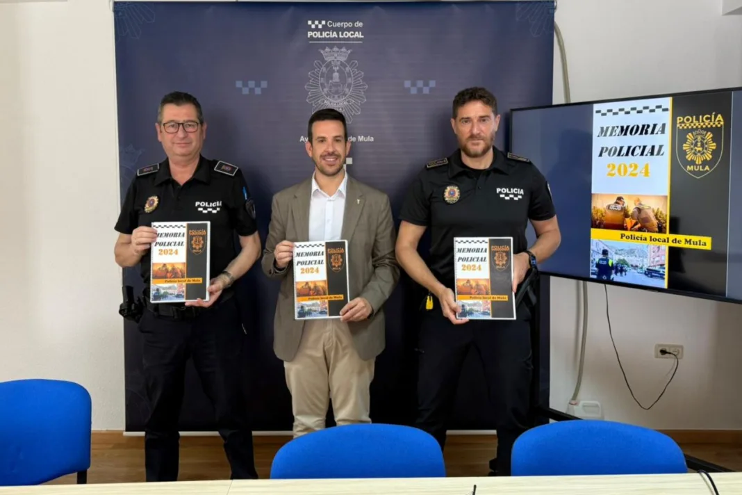 Mula presenta la Memoria Policial 2024 y reivindica la mayor inversión en seguridad ciudadana de su historia Mula presenta la Memoria Policial 2024 y reivindica la mayor inversión en seguridad ciudadana de su historia