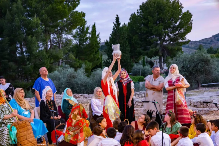 “La Jarra de Zulema” emociona al público y revive el pasado islámico en el yacimiento de Villa Vieja de Calasparra
