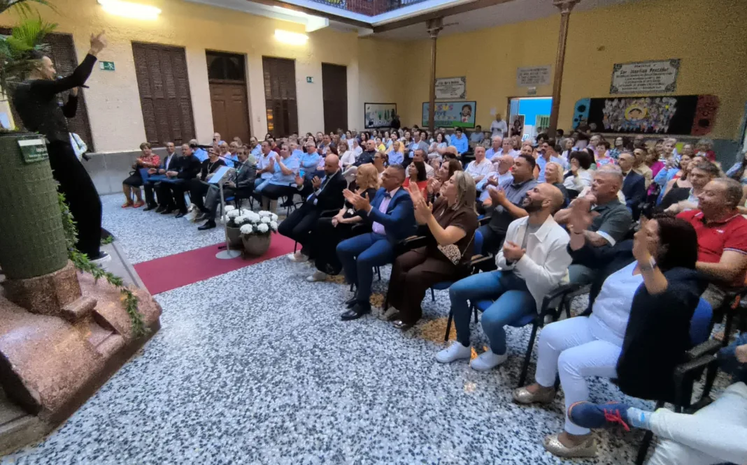 La FAVCAC reúne a más de 150 personas en la entrega de los premios QUÓRUM y reivindica el papel del movimiento vecinal en Cartagena La FAVCAC reúne a más de 150 personas en la entrega de los premios QUÓRUM y reivindica el papel del movimiento vecinal en Cartagena